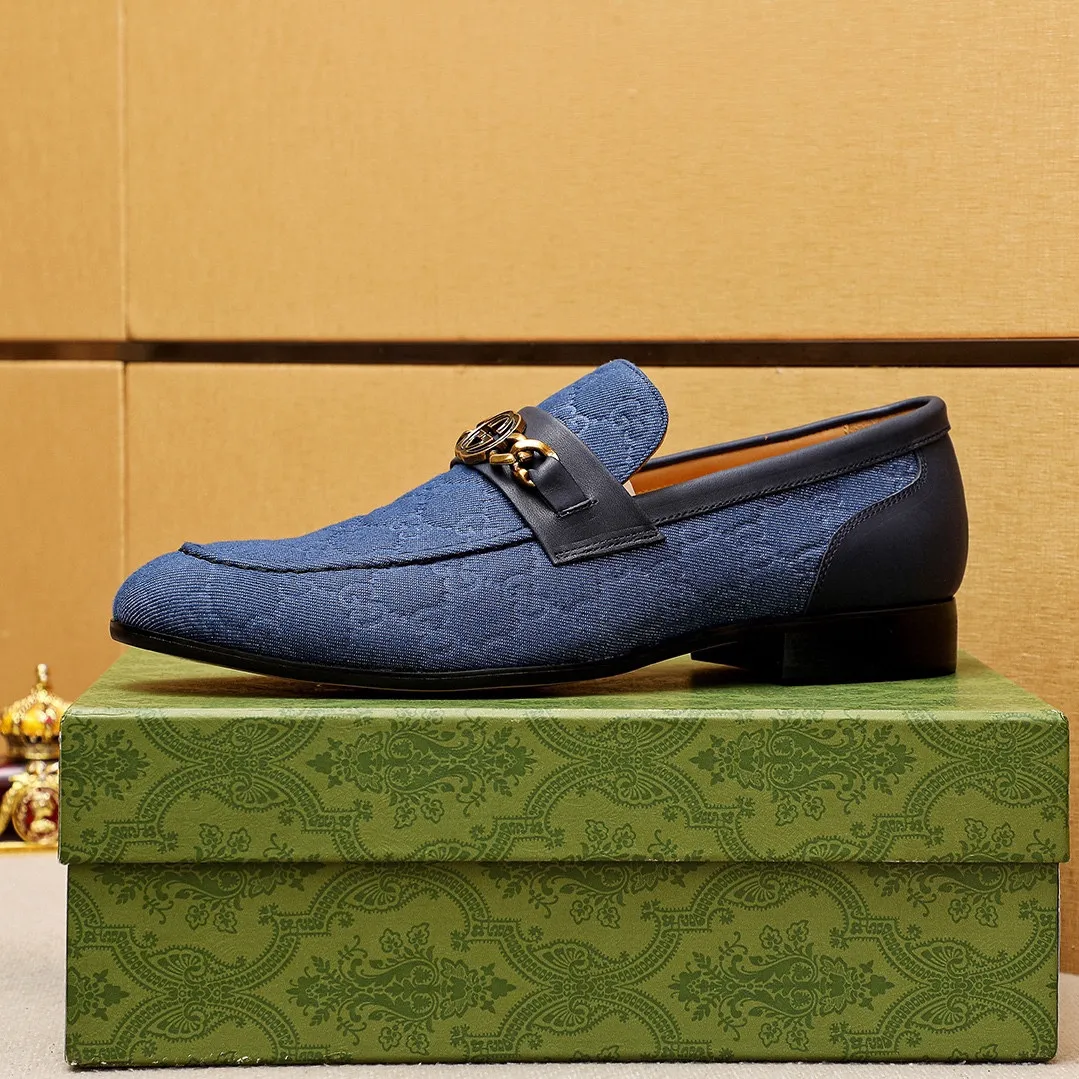 Men's shoes 💰462 💐 Product trademark: GUCCI "Gucci" casual leather shoes Regular size: 38-44 (45.46.47🉑️Customized) Product materials: Selected imported first-layer fabric upper + luxury hardware buckle, imported cowhide leather lining. Strong three-dimensional visual effect, original outsole Color: 3⃣️colors available